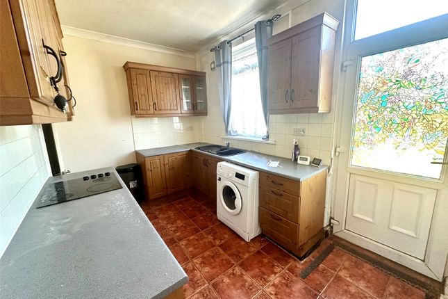 109, Weeland Road, Wakefield photo 3