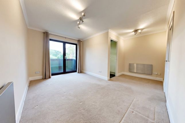 Alexandra Road, Farnborough photo 3