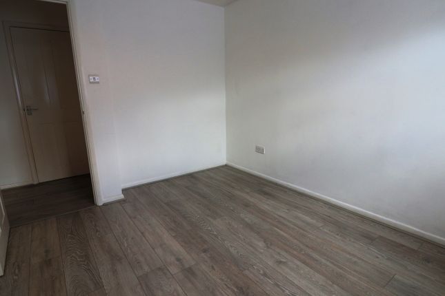 Flat to rent in Howburgh Court, Purfleet