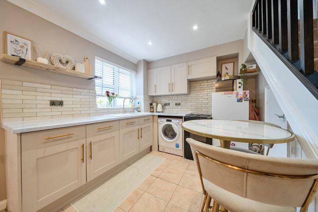 27, Brickfield Farm Gardens, Orpington photo 3