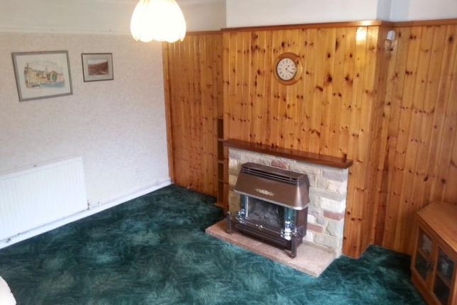 Sparrow Farm Drive, Feltham photo 3
