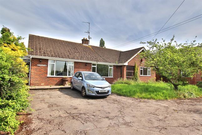 Bungalow to rent in Pamington, Tewkesbury