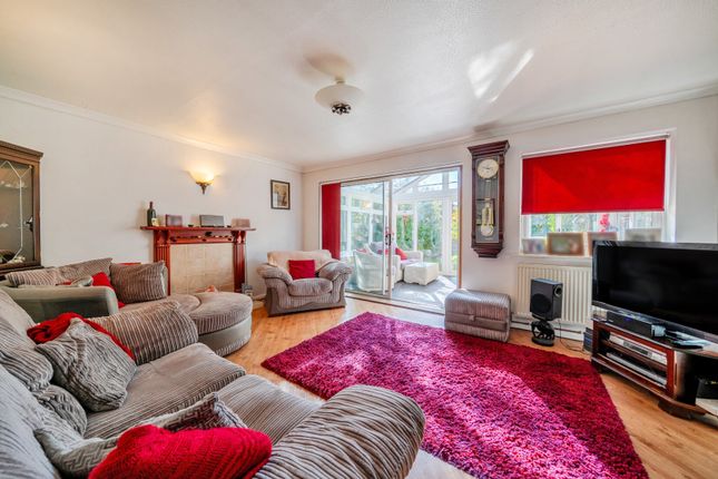 15, Benner Lane, Woking photo 2