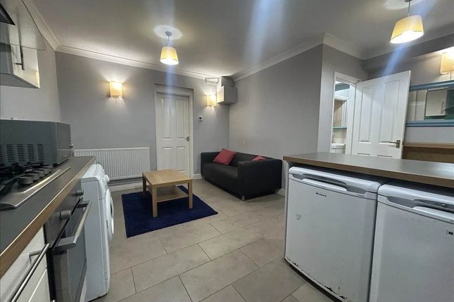 Flat to rent in London Stile, London