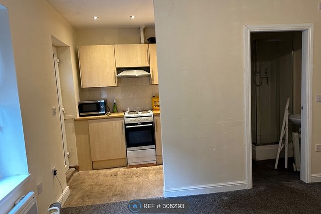Flat, Stonehall Rd Eccleshill, Bradford photo 3
