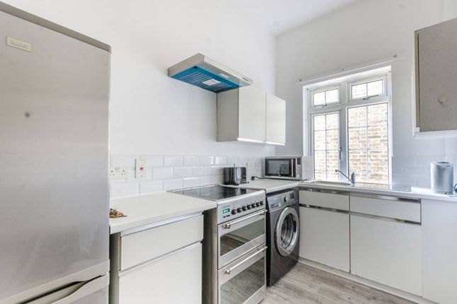 Flat to rent in Streatham High Road, Streatham Hill, London