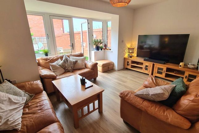 27, Mallow Way, Northants photo 2