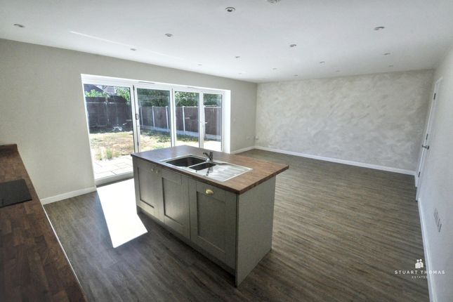 39, Parkstone Avenue, Thundersley photo 2