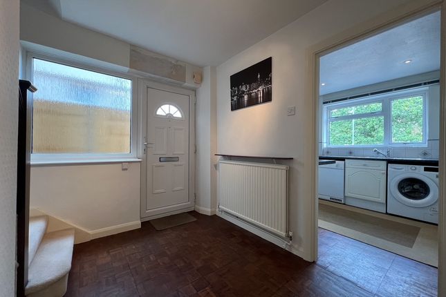 Walton Road, West Molesey photo 4