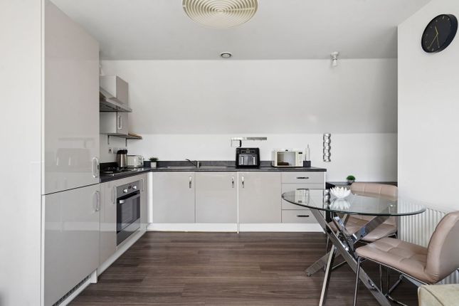 Flat 20, 21, Kenyon Way, Slough photo 4