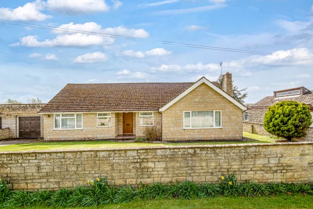 Thumbnail Bungalow to rent in Middleton Road, Bucknell, Bicester