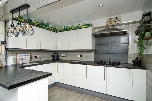 17, Beaudesert, Burntwood photo 4