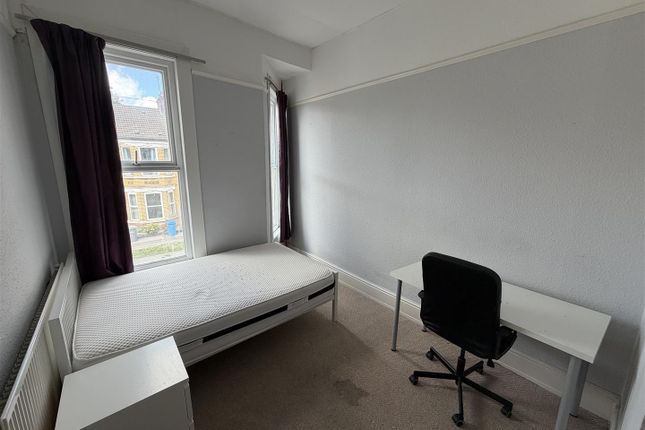 7, Ash Grove, Hull photo 5