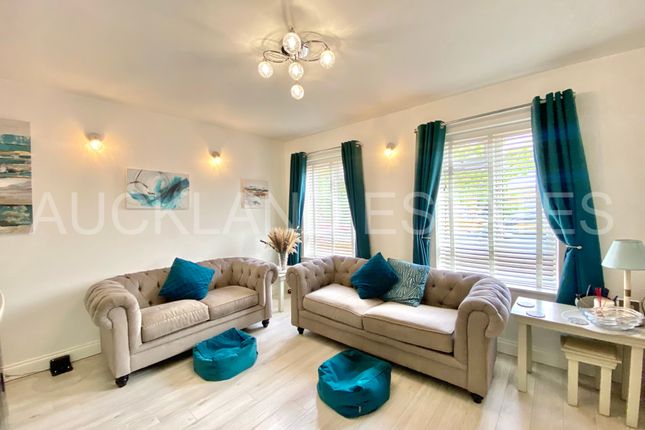 21, Shillitoe Avenue, Potters Bar photo 3