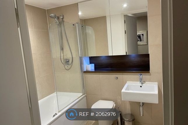 Flat to rent in Empire Square, London