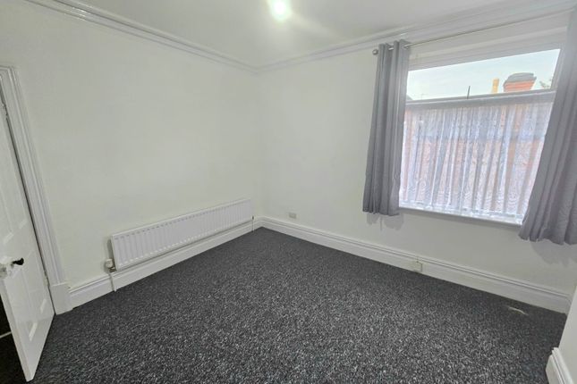 Flat to rent in Evington Road, Evington, Leicester