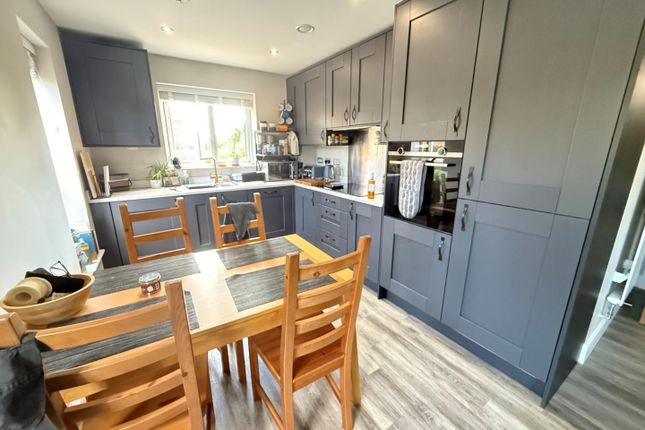 Flat 3, 17, Conquerors Way, Northampton photo 4