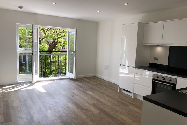 Flat for sale in Kestrel Close, Crescent Drive, Brentwood, Shenfield