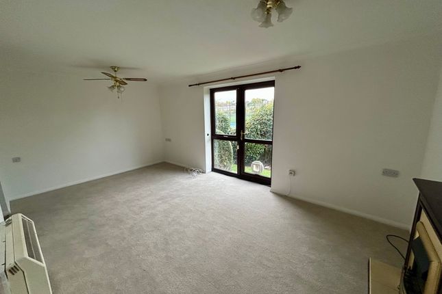 15 Cobbinsbank, Farm Hill Road, Waltham Abbey photo 2