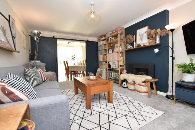 14, Woodcross Gardens, Leeds photo 2