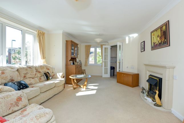 22, Barnes Wallis Court, Byfleet photo 2