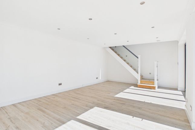 24A, Robinson Road, Buckinghamshire photo 3