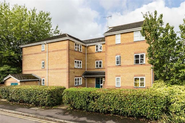 Thumbnail Flat to rent in Upton Close, London