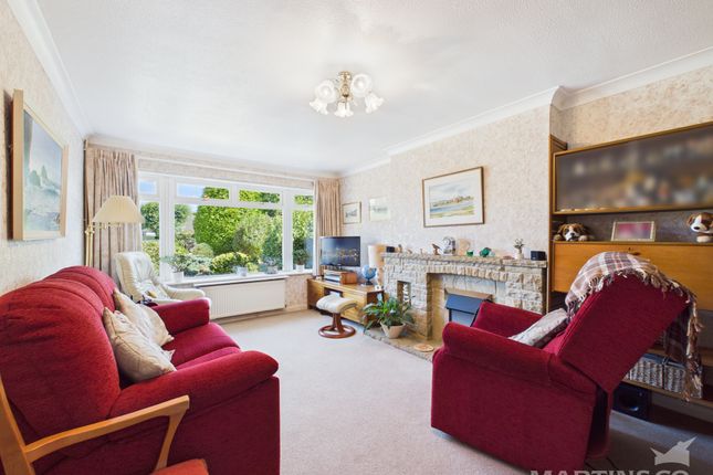 37, Boxgrove Gardens, Rose Green photo 3
