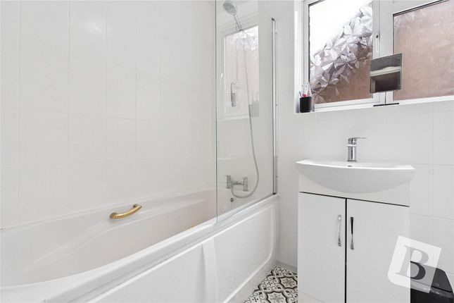 21, Thorncroft, Hornchurch photo 4