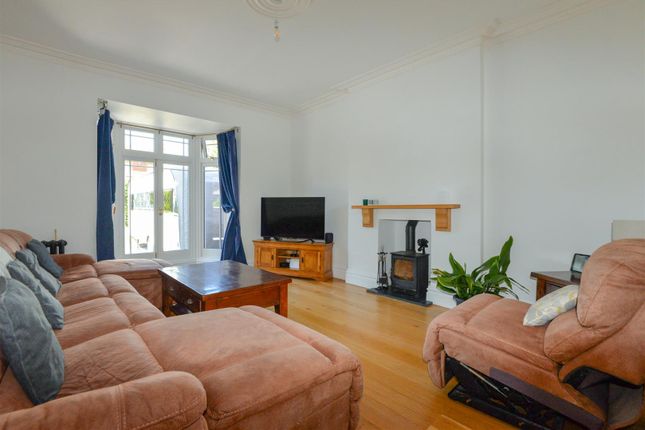 Living Room 1.Jpg