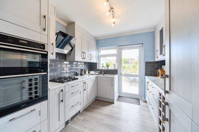 607, Field End Road, Ruislip photo 4