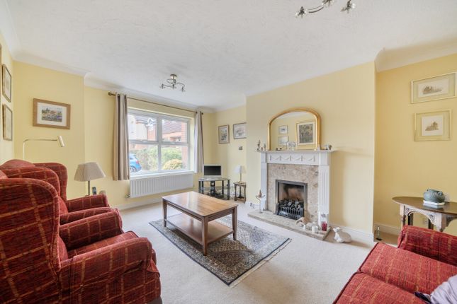 16, Hale Place, Surrey photo 2