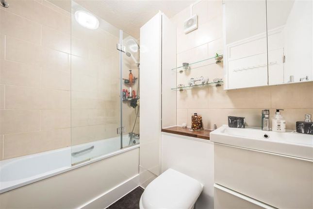 Flat 43, 2A, Navarre Road, London photo 4
