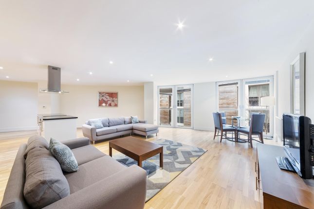 Thumbnail Flat for sale in Trinity Tower, Canary Wharf