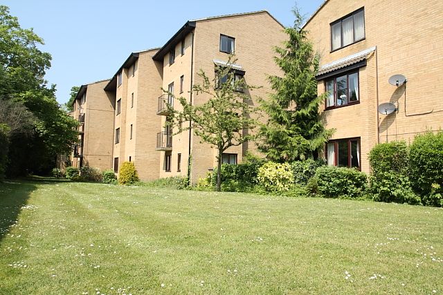 Flat for sale in The Rowans, Woking