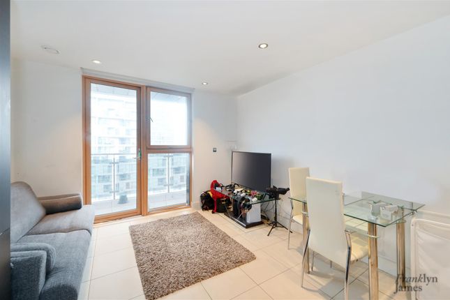 Flat to rent in Streamlight Tower, 9 Province Square