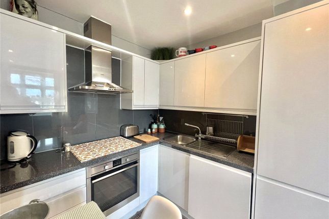 Flat 2,, Red Lion Court, Watford photo 3