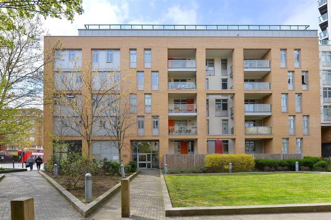 Flat to rent in Caspian Apartments, Limehouse