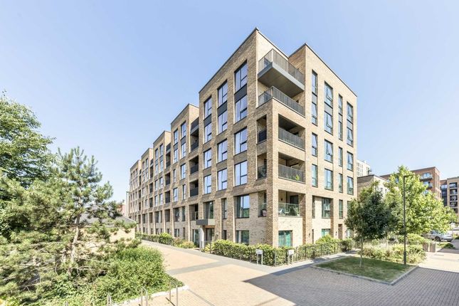 Thumbnail Flat for sale in Hoy Close, London
