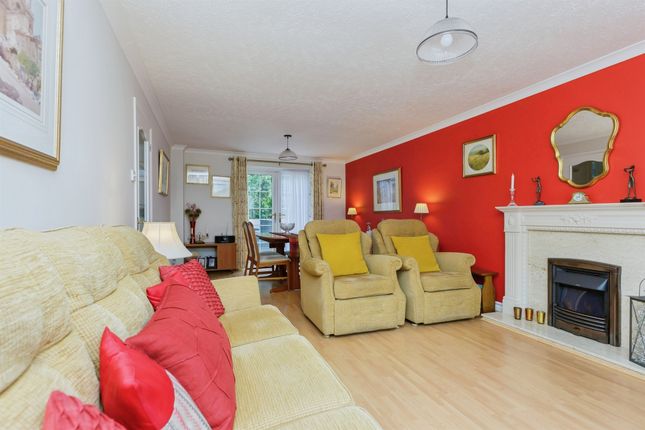 10, Pennine Close, Leicester photo 3