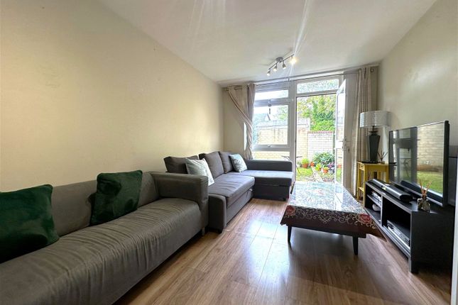 Maisonette for sale in Rosslyn Close, Hayes