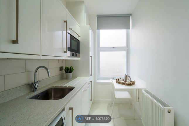 Flat B, Kilburn High Road, London photo 2
