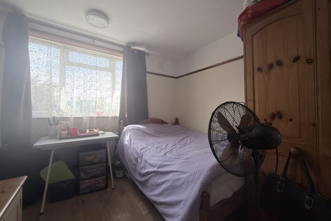 87, Titchfield Road, Carshalton photo 3
