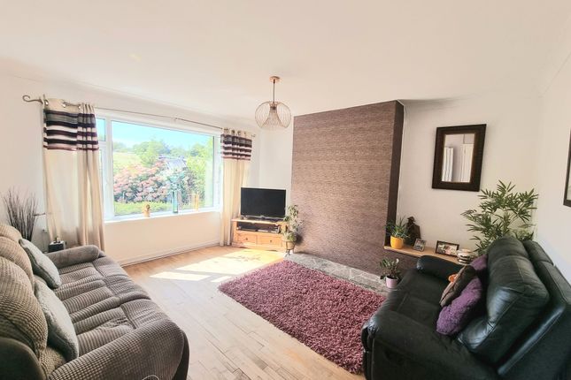 51 Graham Avenue, Bridgend photo 3