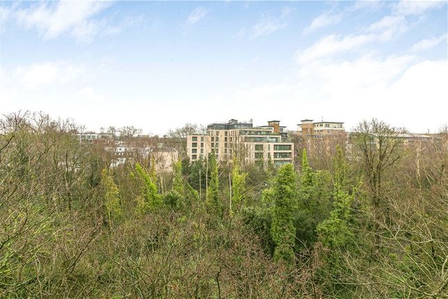 Flat for sale in Colonial Drive, London