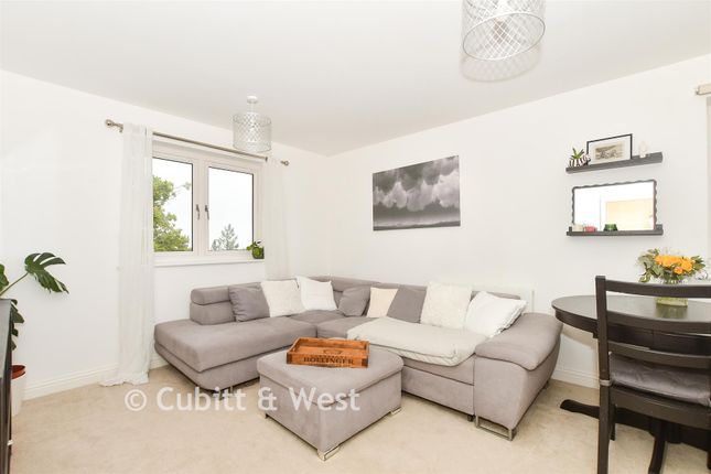 2-bed flat on 48, Bailey Place, Crowborough, £250,000