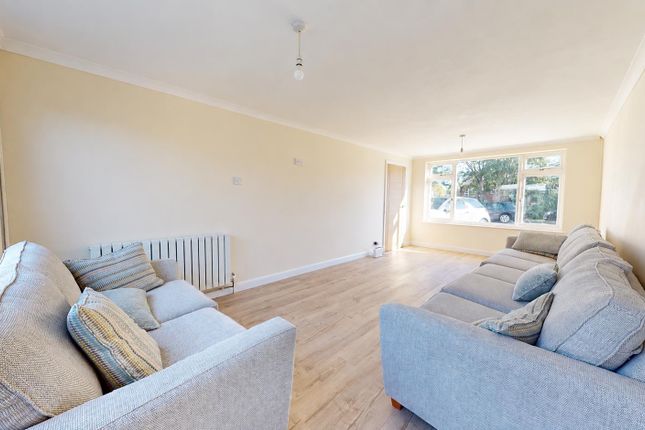 7, Dorchester Avenue, Milton Keynes photo 4