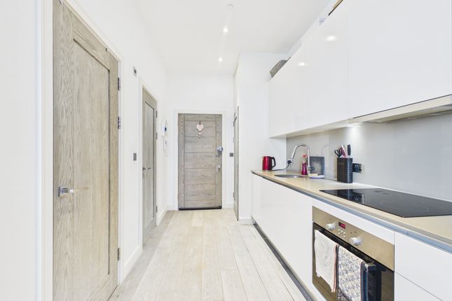 Flat 69, Slough photo 2