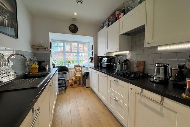 27, Red Cedar Avenue, Hampshire photo 2
