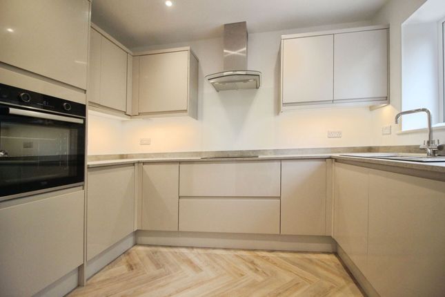 132a High Street, Swindon photo 2